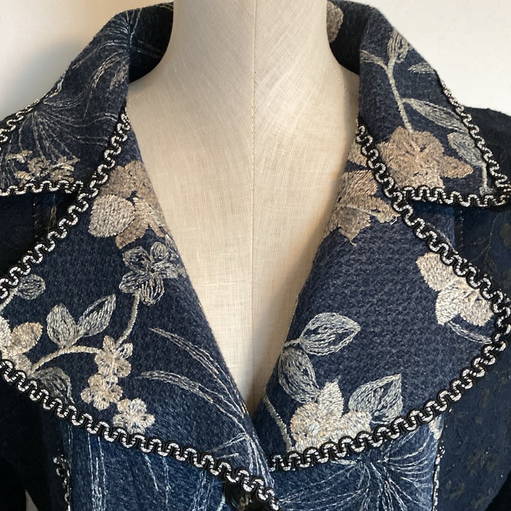 BRAND NEW Kamana Stunning Sweater Jacket - Picture 3 of 7